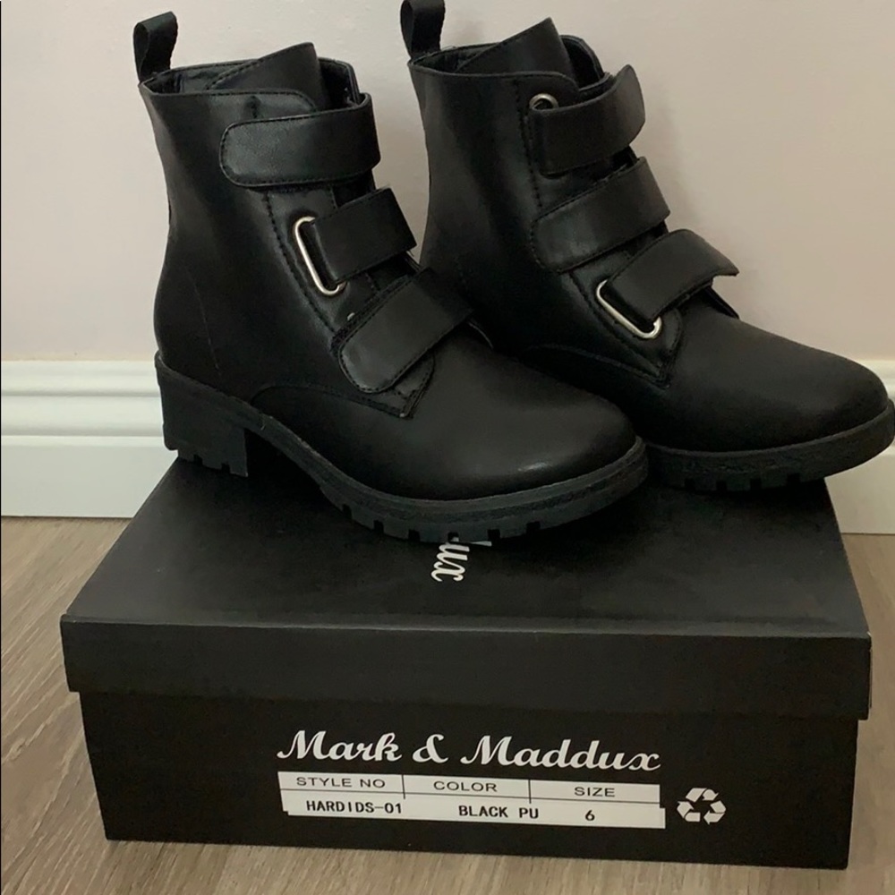 Velcro strap combat boots